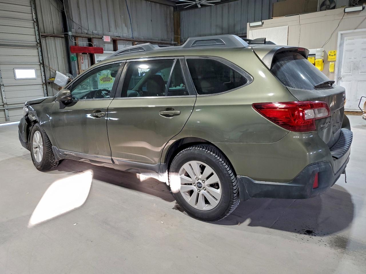 2018 Subaru Outback 2.5I Premium - Image 2