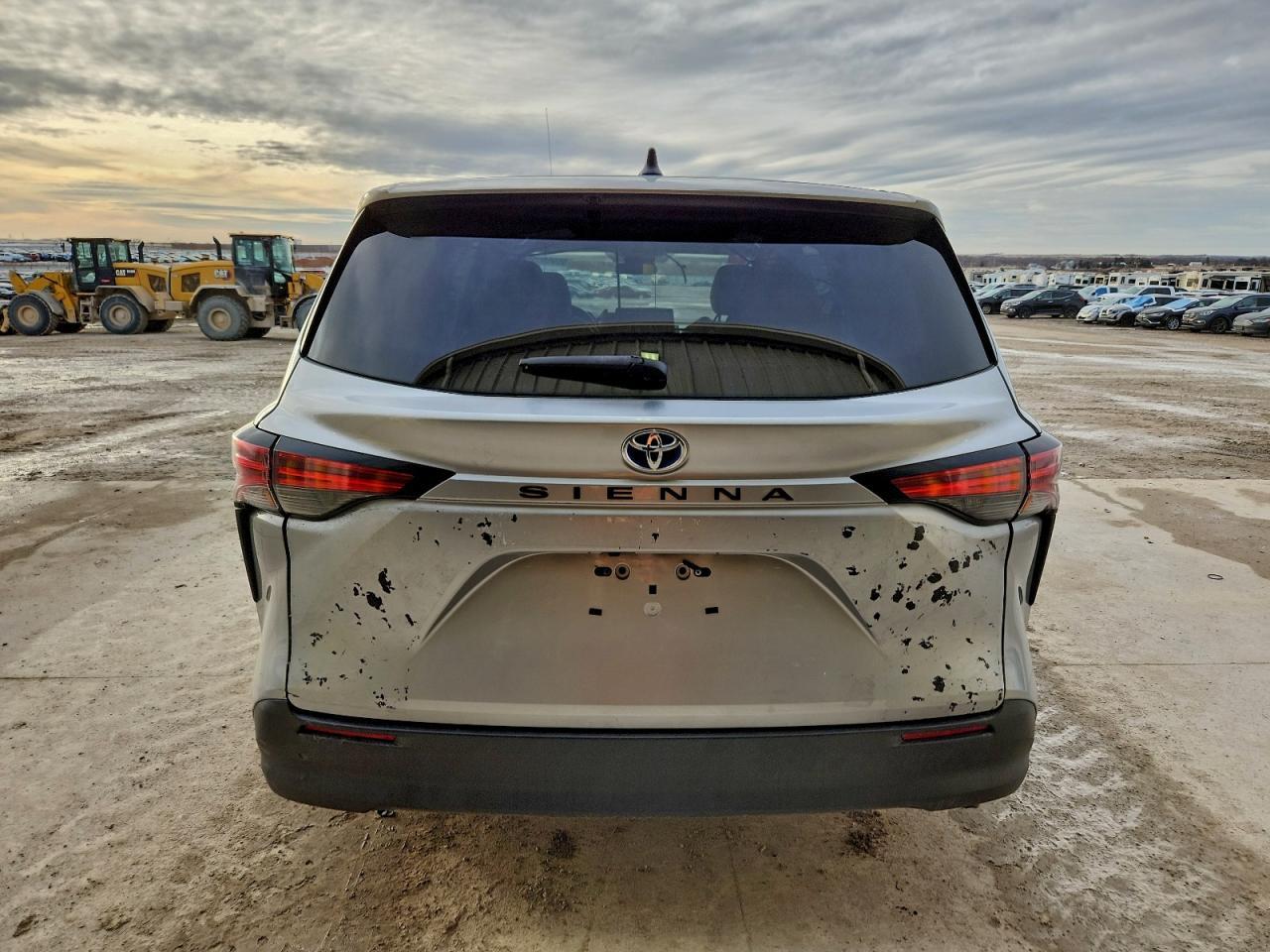 2021 Toyota Sienna Le - Image 6