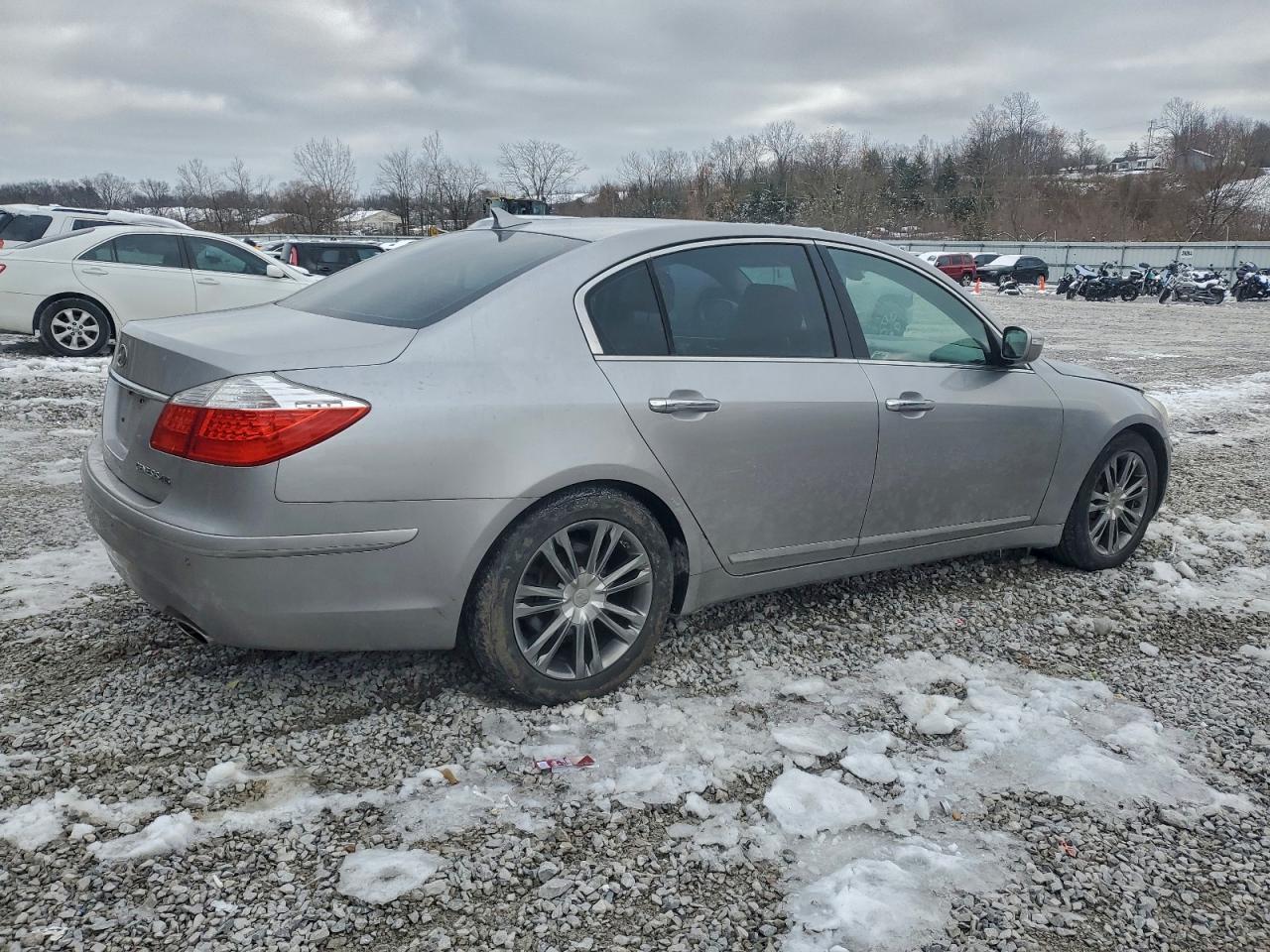 2011 Hyundai Genesis 4.6L - Фото 3