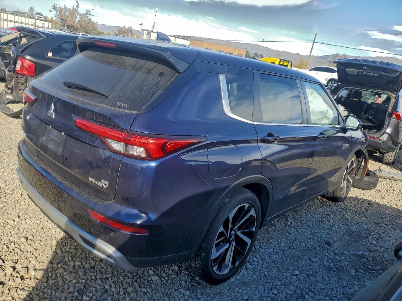 2023 Mitsubishi Outlander Se - Фото 3