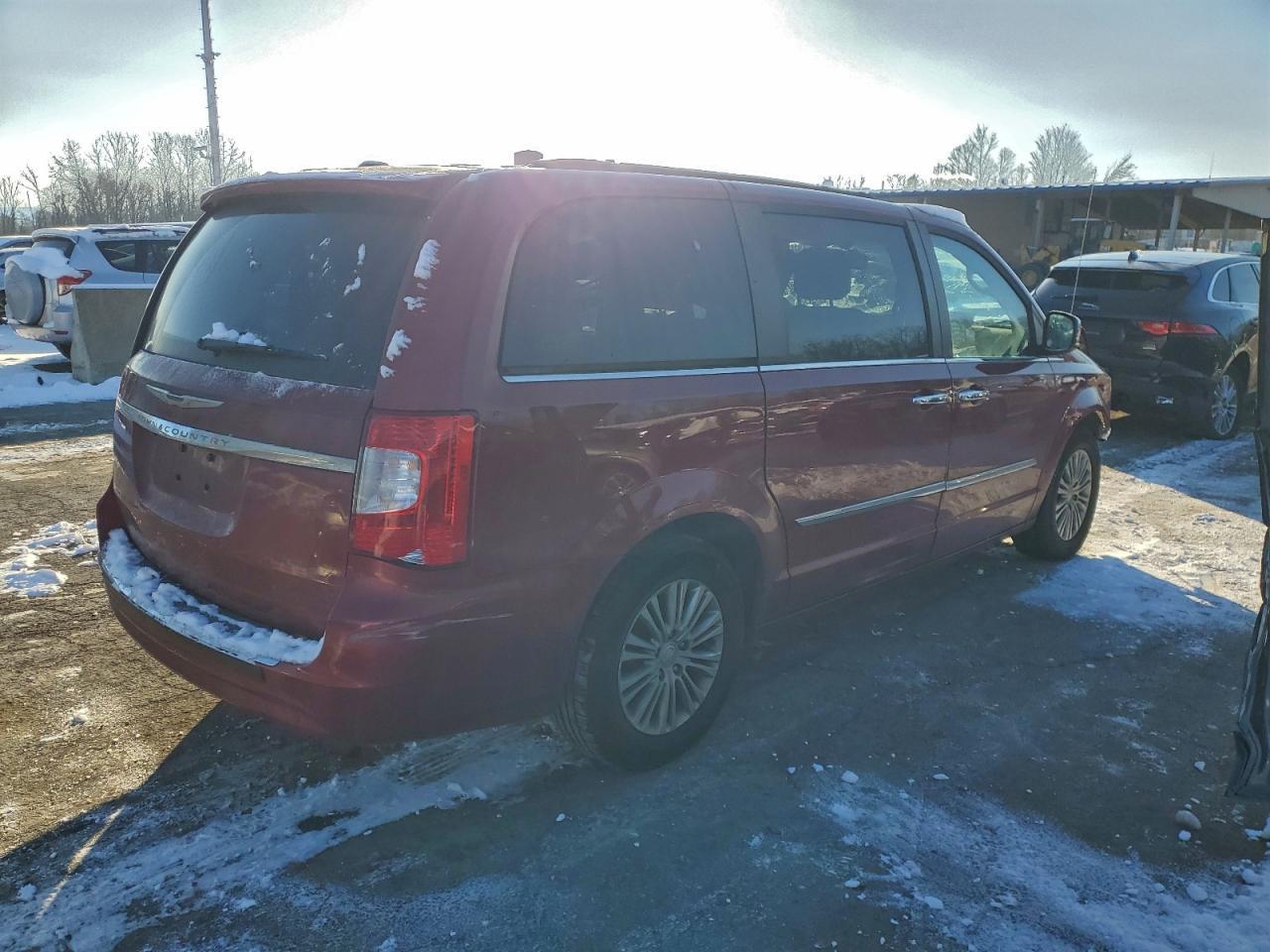 2014 Chrysler Town & Country Touring L - Фото 3