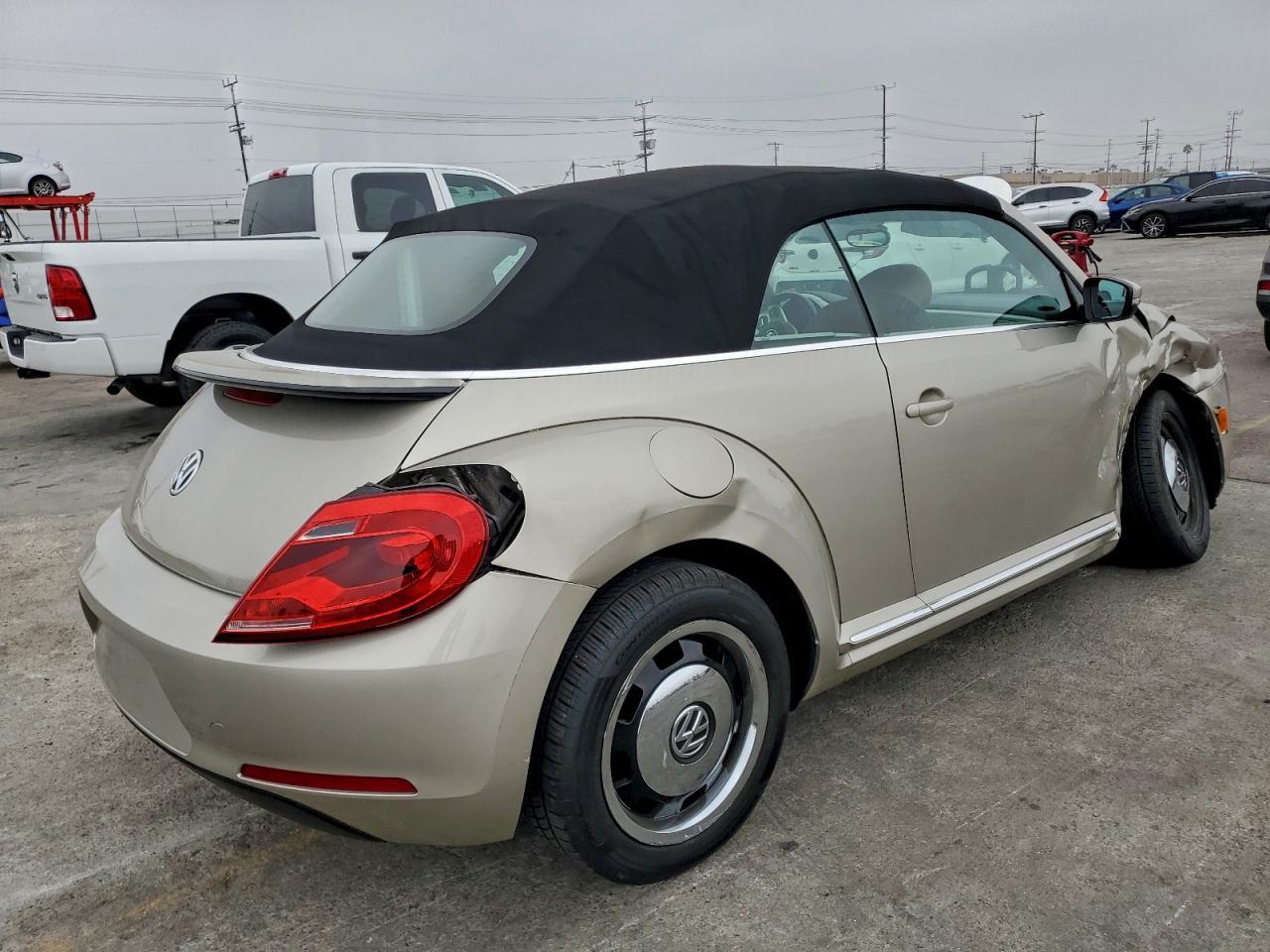 2015 Volkswagen Beetle 1.8T - Image 3