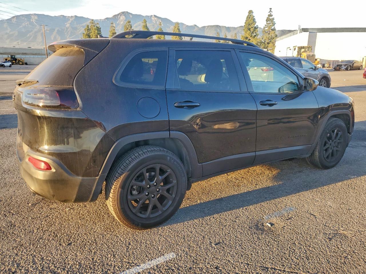 2016 Jeep Cherokee Sport - Image 3
