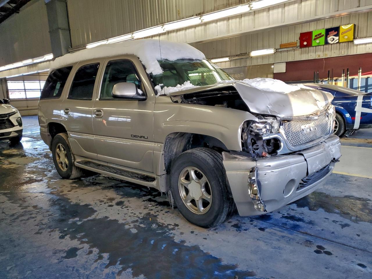 2004 GMC Yukon Denali - Image 4
