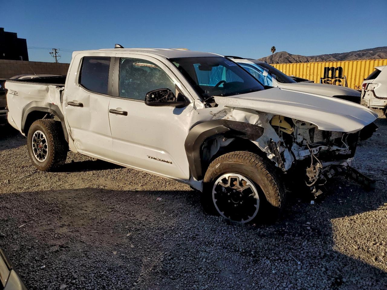 2025 Toyota Tacoma Double Cab - Image 4