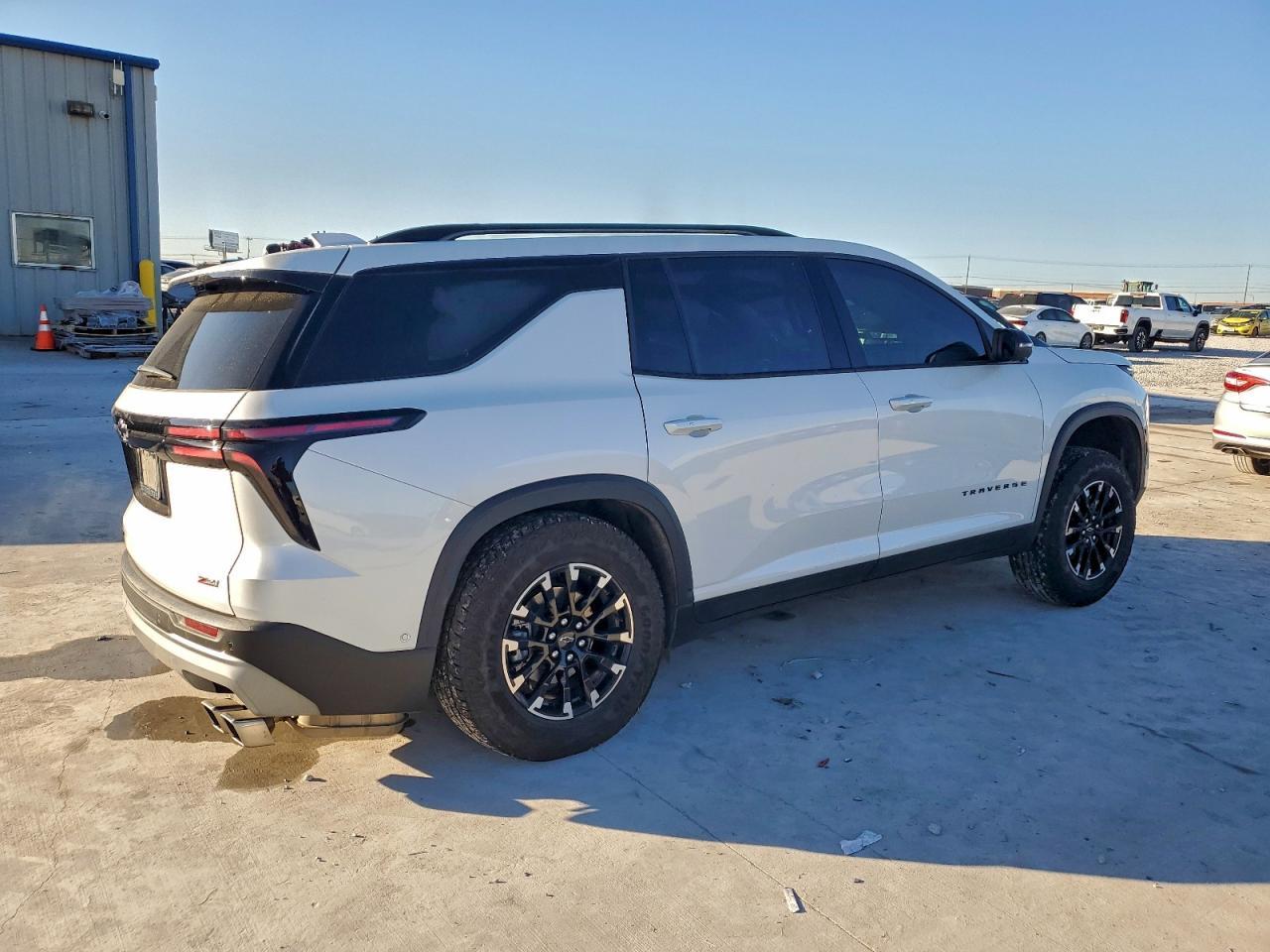 2024 Chevrolet Traverse Lt Z71 - Image 3