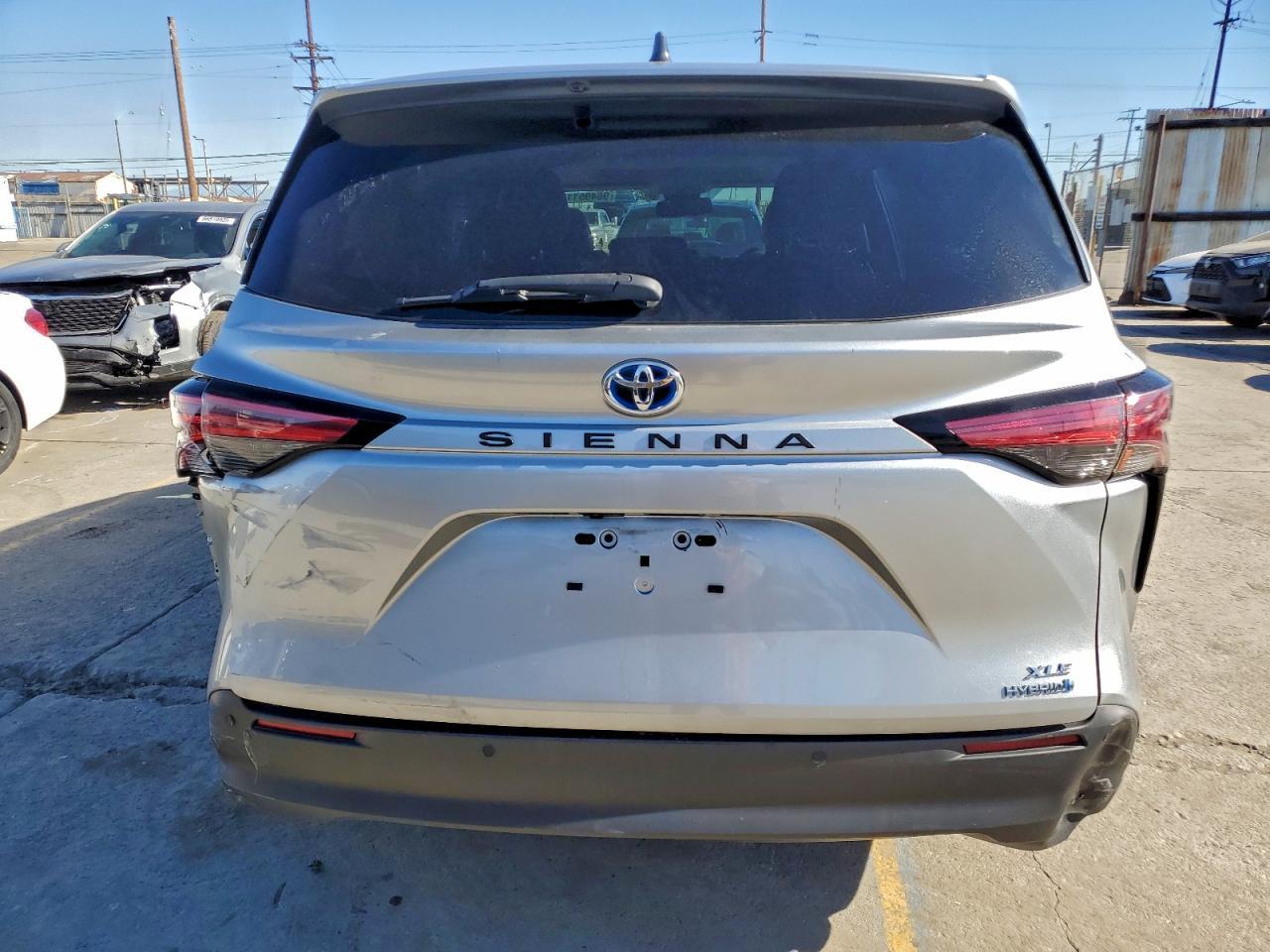 2021 Toyota Sienna Xle - Фото 6