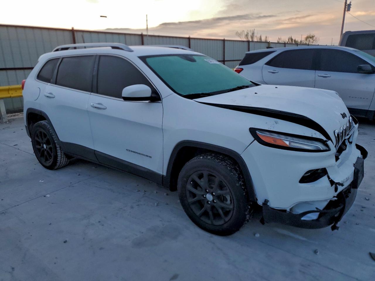 2018 Jeep Cherokee Latitude Plus - Image 4