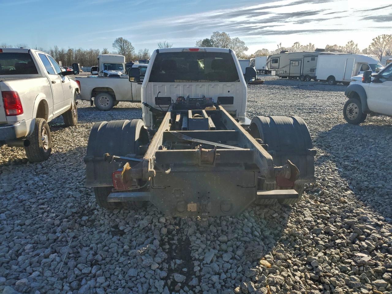 2017 Ford F550 Super Duty Truck Cab And Chassis - Фото 6