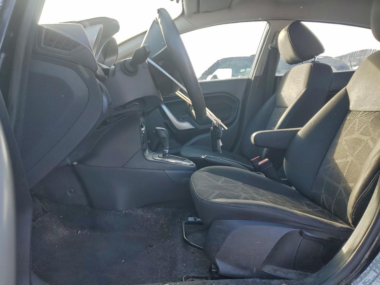 2012 Ford Fiesta Se - Фото 7