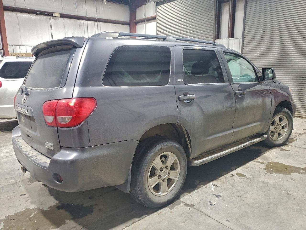 2015 Toyota Sequoia Sr5 - Фото 3