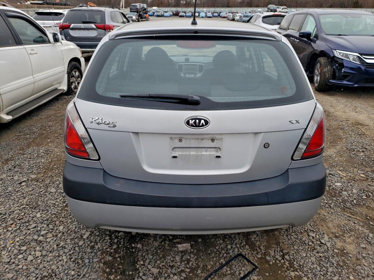 2006 Kia Rio 5 - Image 6