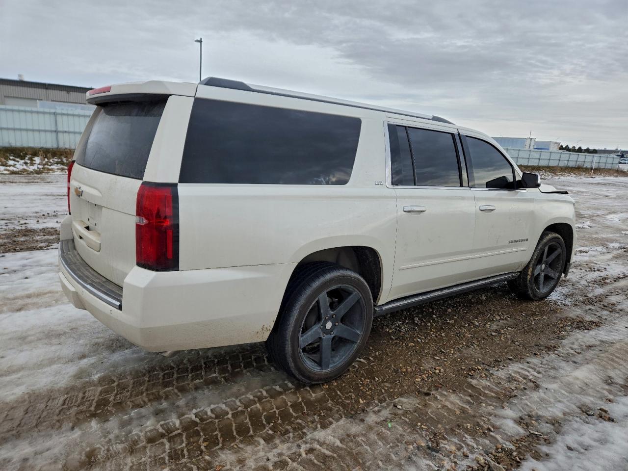 2015 Chevrolet Suburban K1500 Ltz - Image 3
