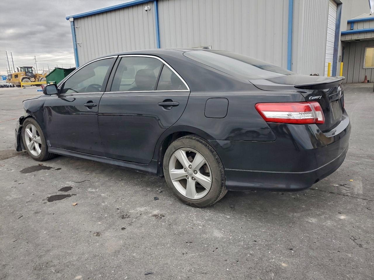 2011 Toyota Camry Se - Image 2