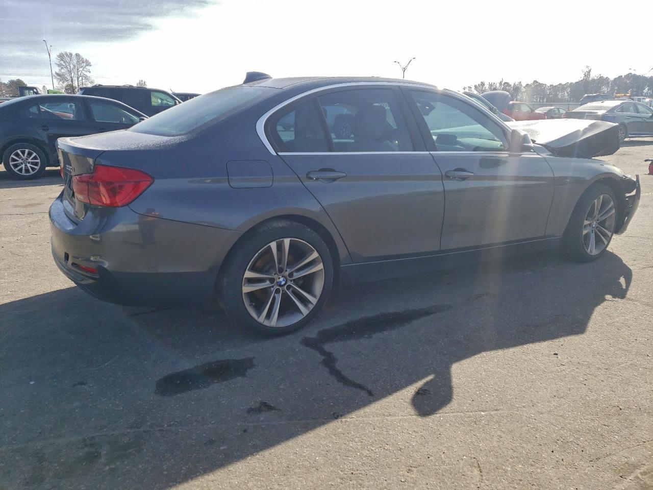 2017 BMW 330 Xi - Фото 3