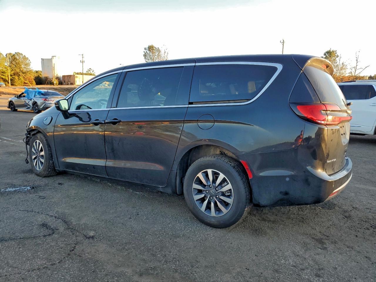 2023 Chrysler Pacifica Hybrid Touring L - Фото 2