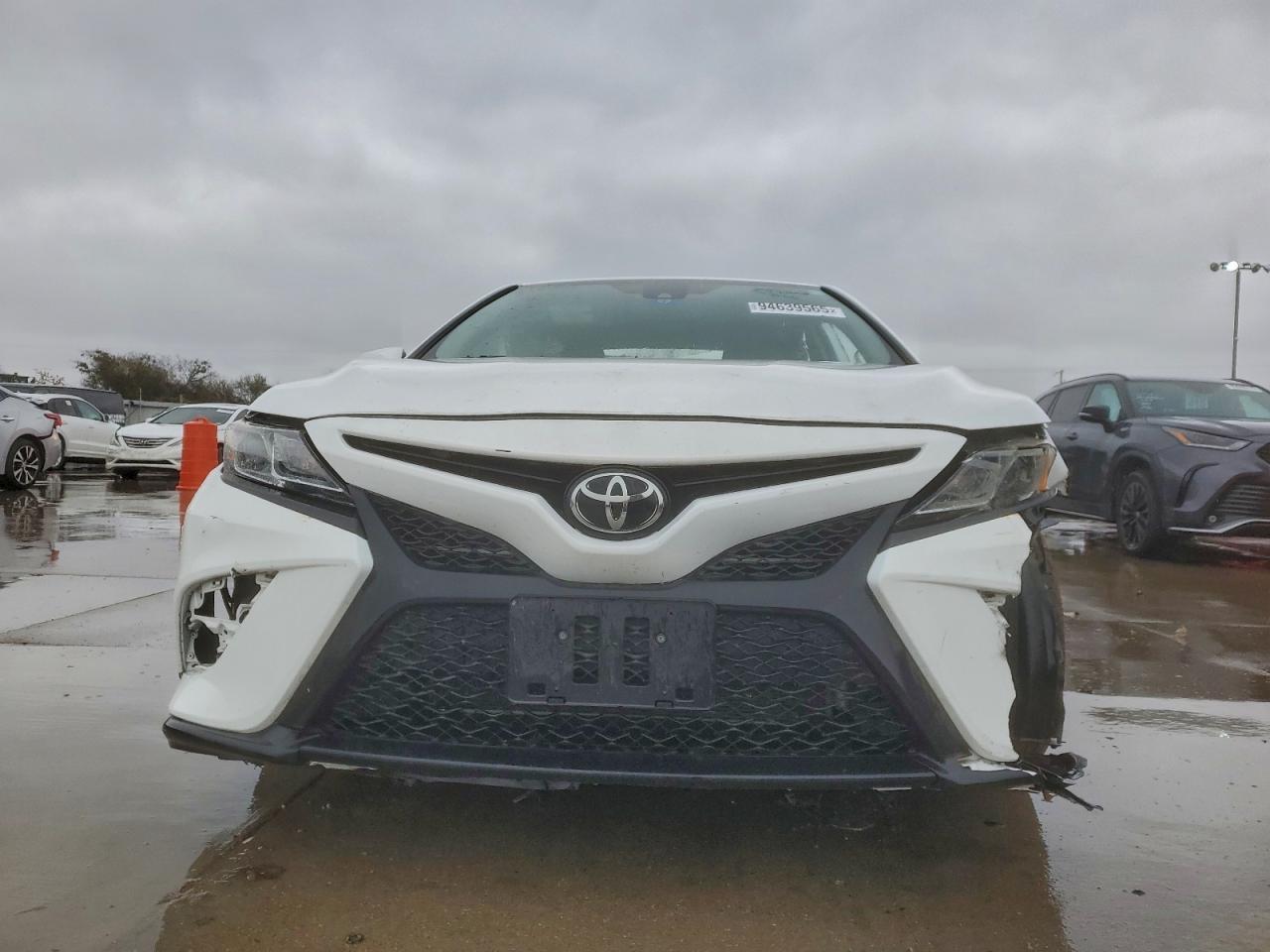 2020 Toyota Camry Se - Image 5
