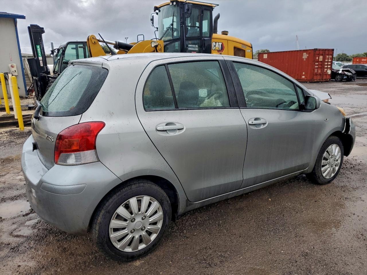 2010 Toyota Yaris - Image 3