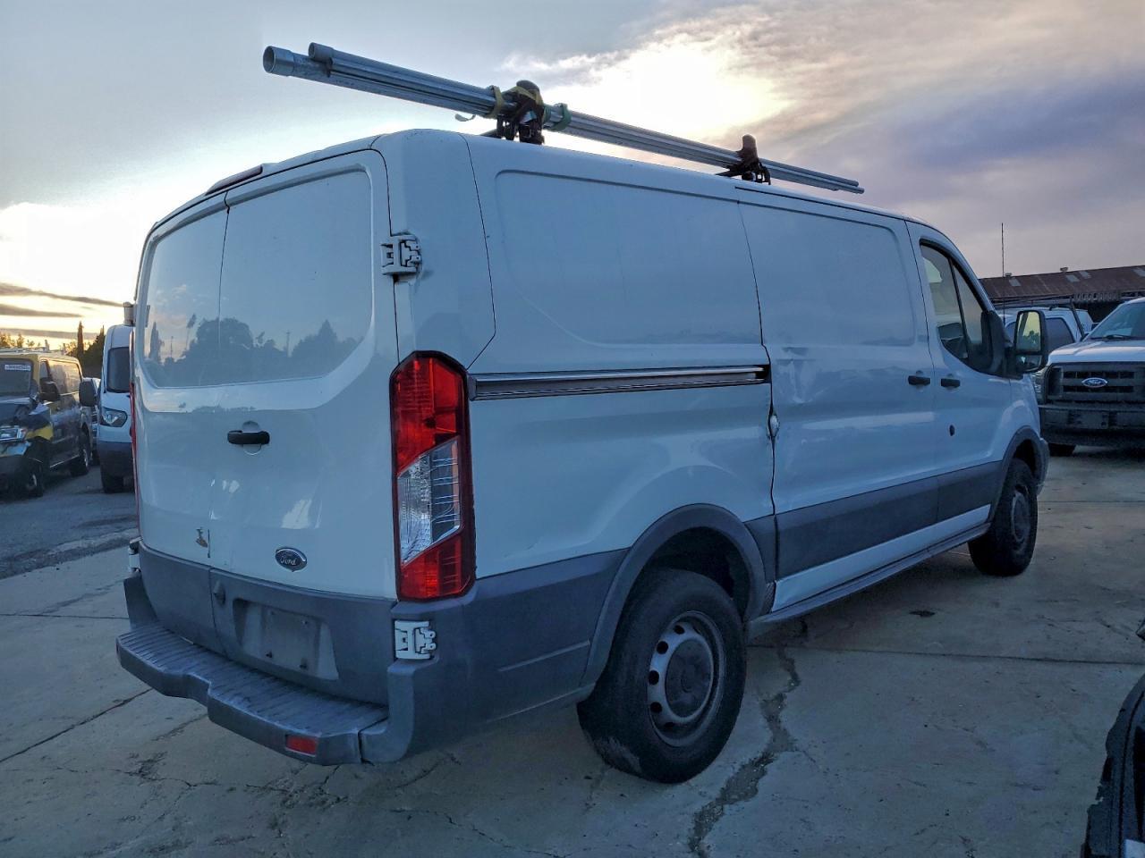 2015 Ford Transit 250 Delivery Van - Image 3