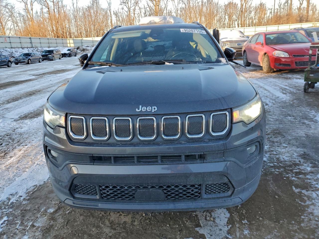 2022 Jeep Compass Latitude Lux - Image 5