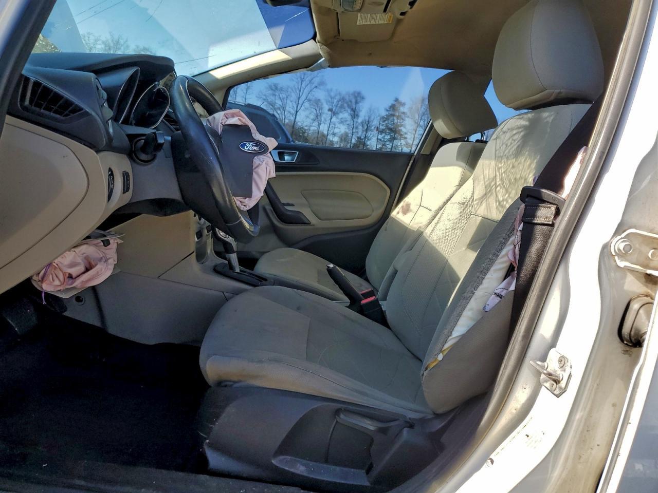 2014 Ford Fiesta Se - Фото 7