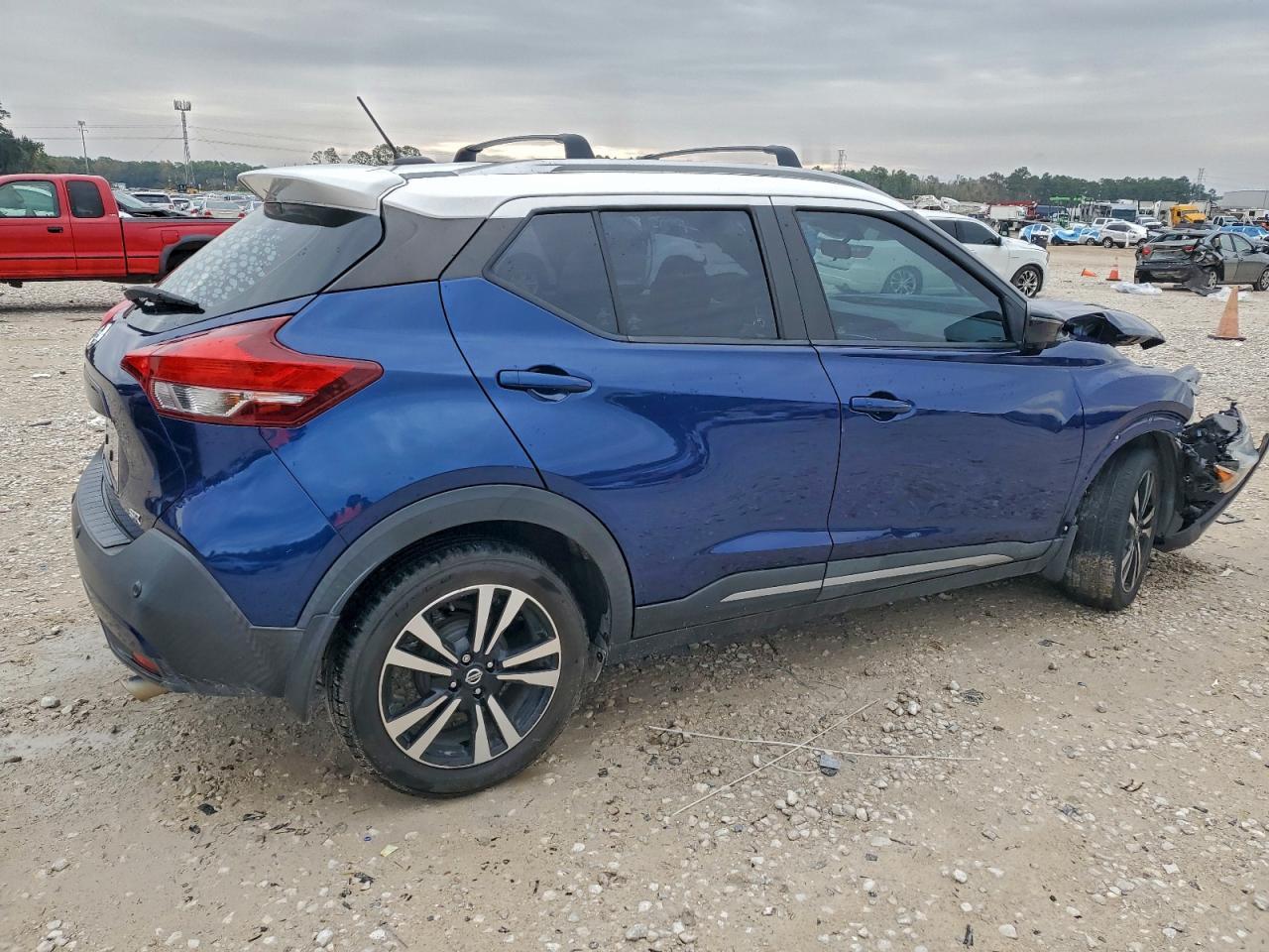 2020 Nissan Kicks Sr - Фото 3