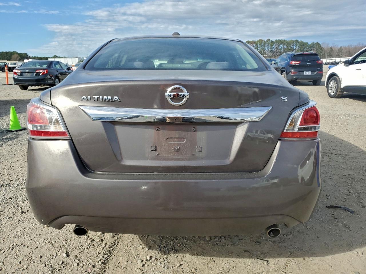 2015 Nissan Altima 2.5 - Image 6