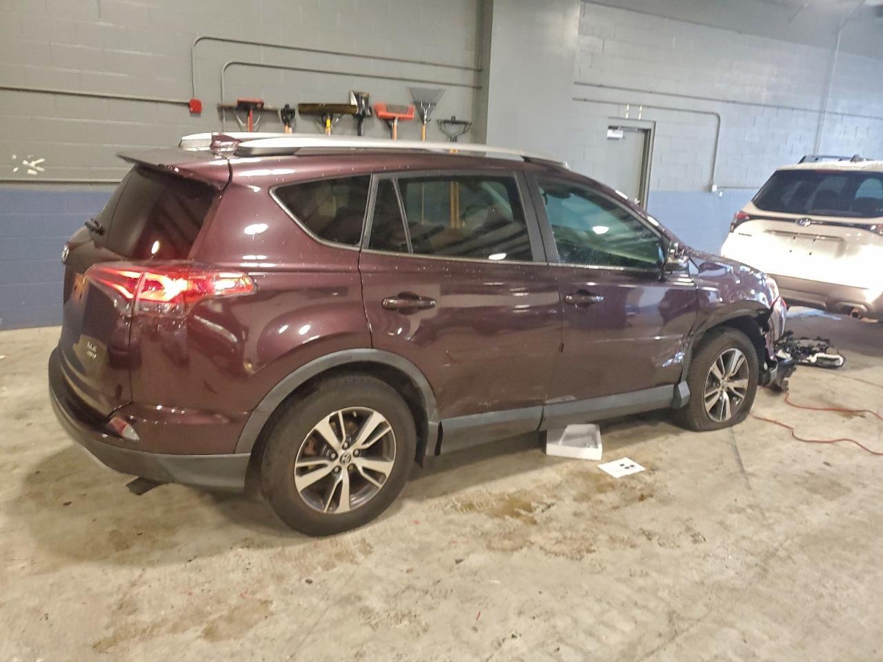 2018 Toyota Rav4 Adventure - Фото 3