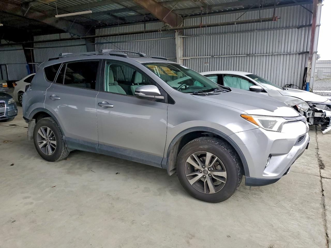 2017 Toyota Rav4 Xle - Фото 4