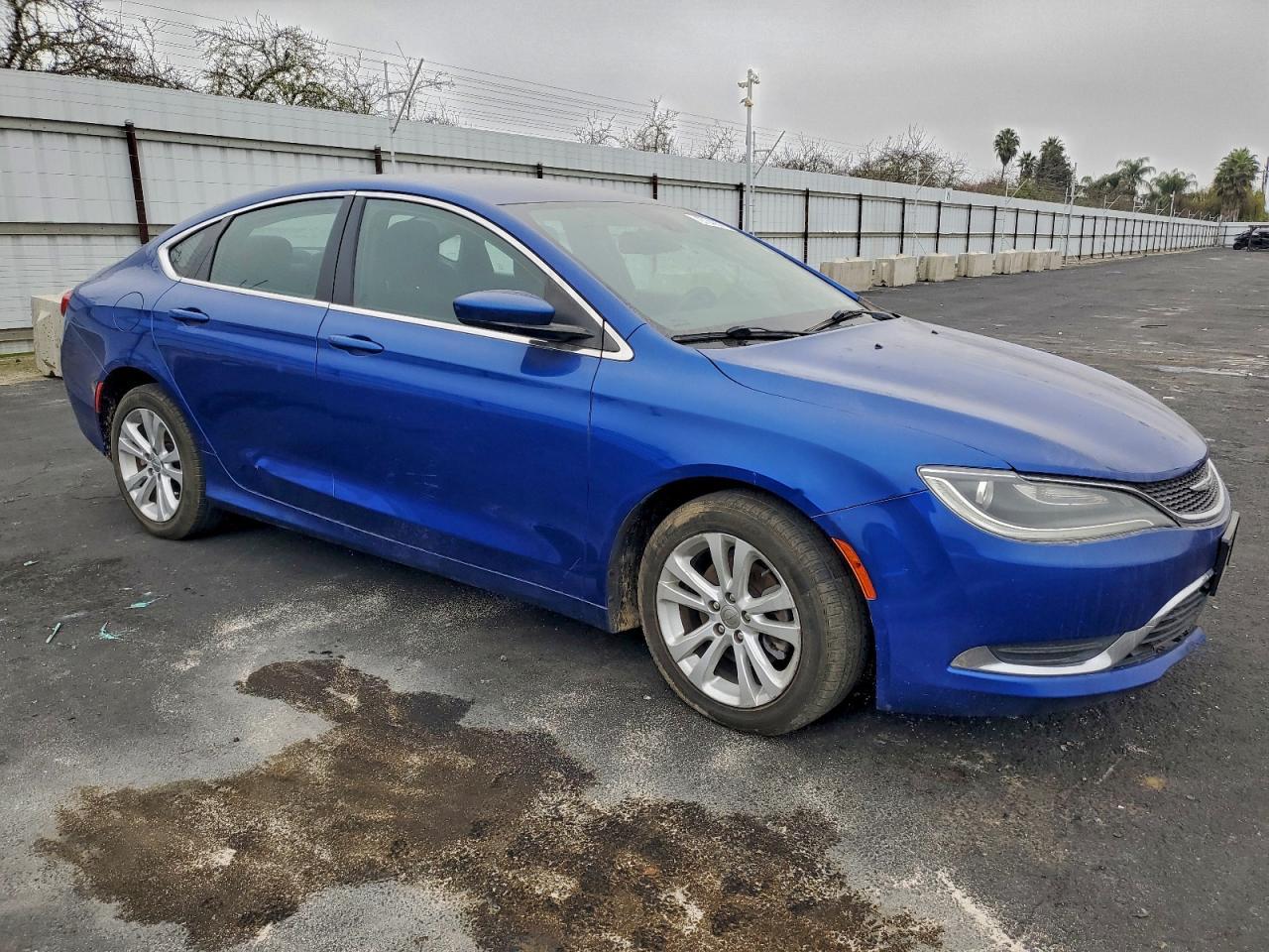 2015 Chrysler 200 Limited - Image 4