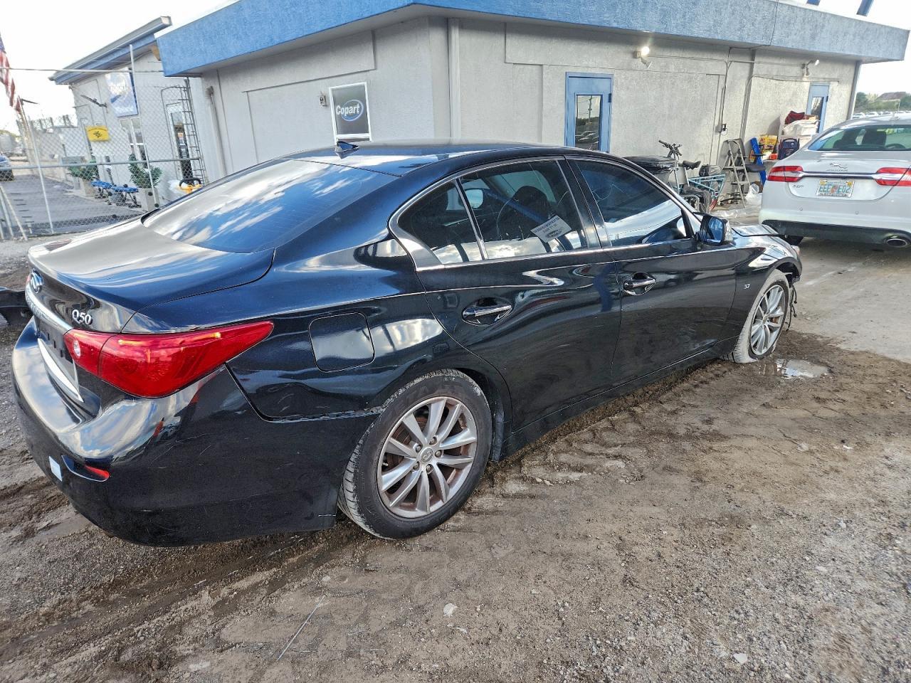 2015 Infiniti Q50 Base - Фото 3