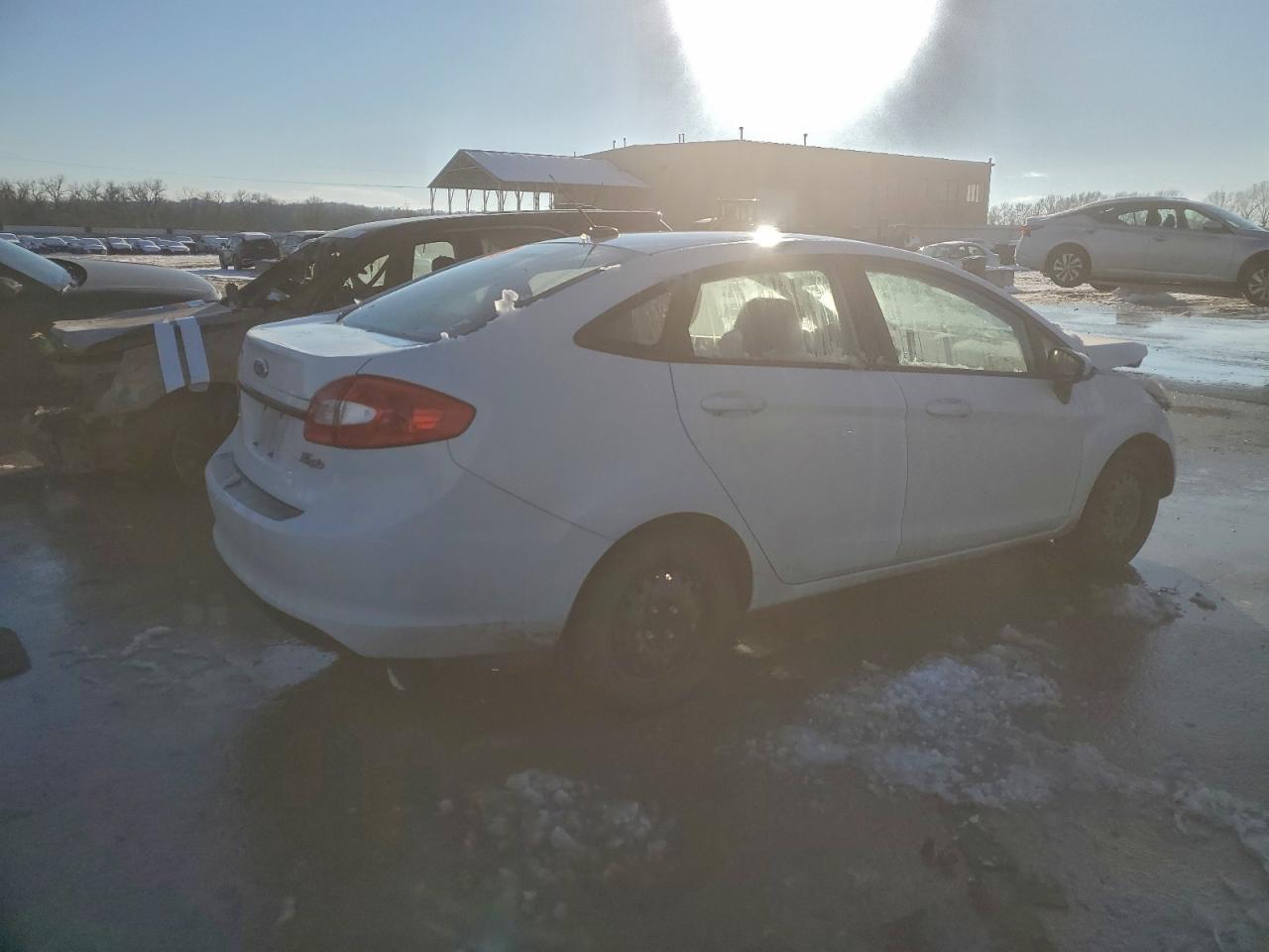 2012 Ford Fiesta Se - Фото 3