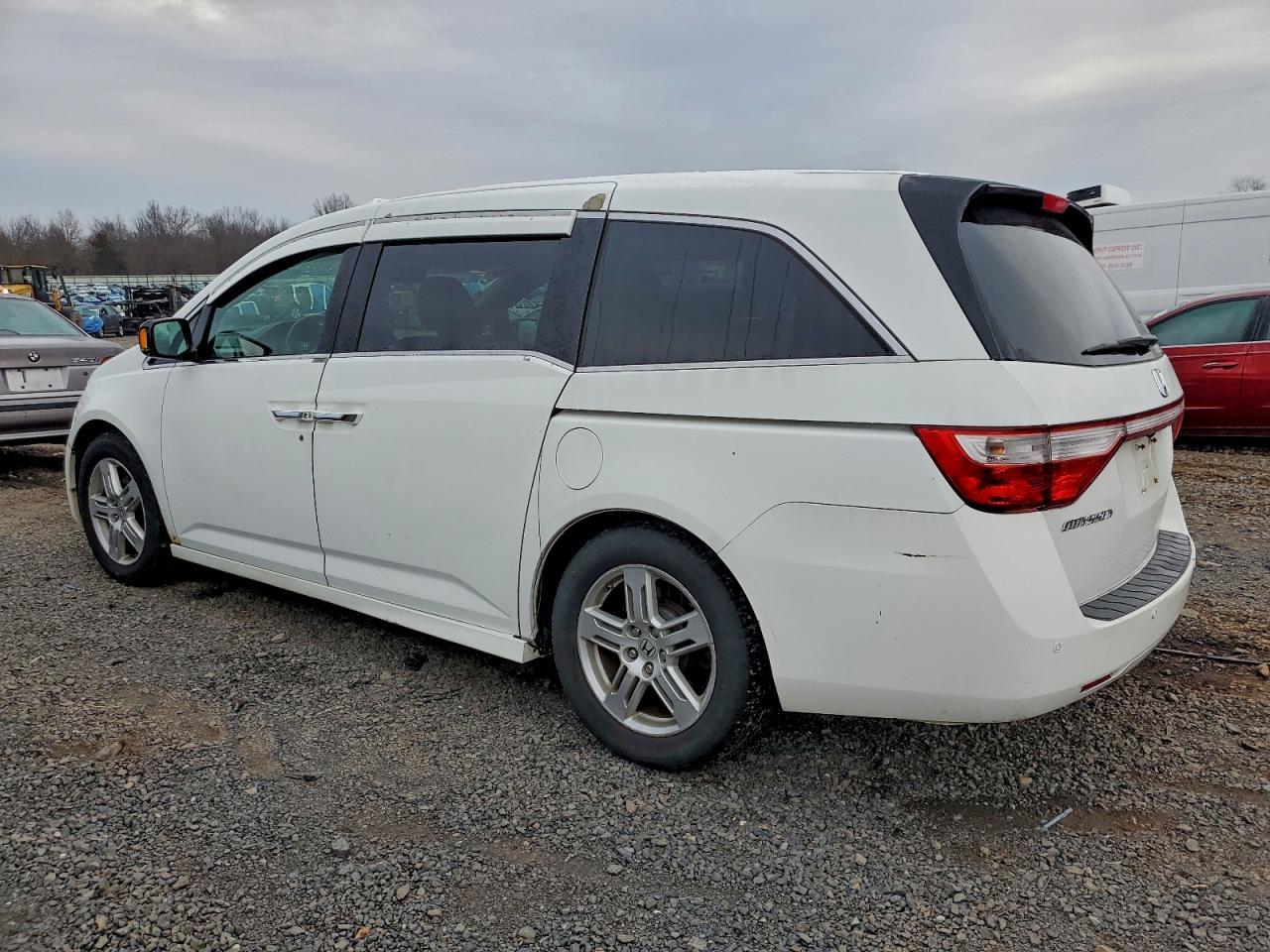 2011 Honda Odyssey Touring - Фото 2