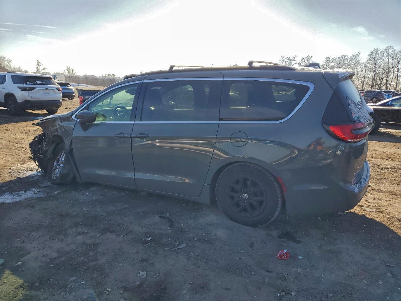 2022 Chrysler Pacifica Touring L - Фото 2