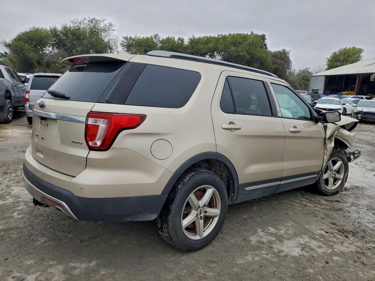2017 Ford Explorer Xlt - Фото 3