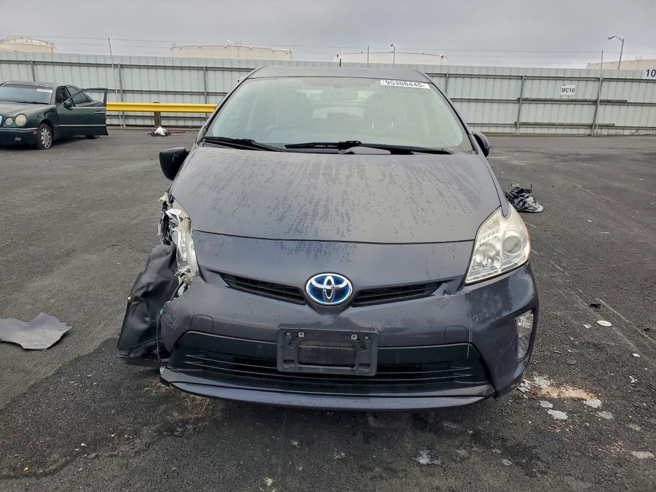 2014 Toyota Prius Three - Image 5