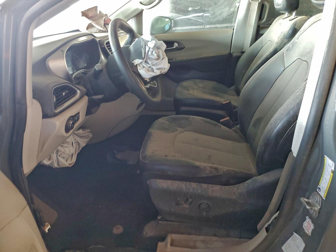 2022 Chrysler Pacifica Touring L - Image 7