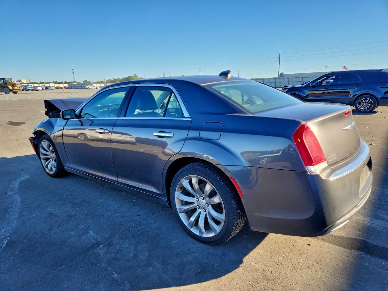 2020 Chrysler 300 Limited - Фото 2