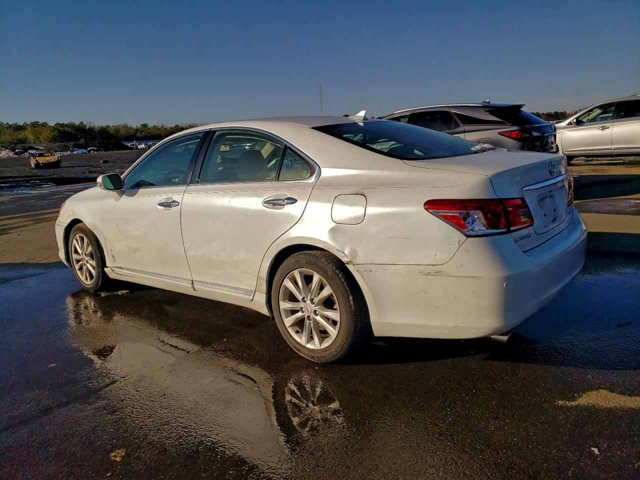 2010 Lexus Es 350 - Image 2