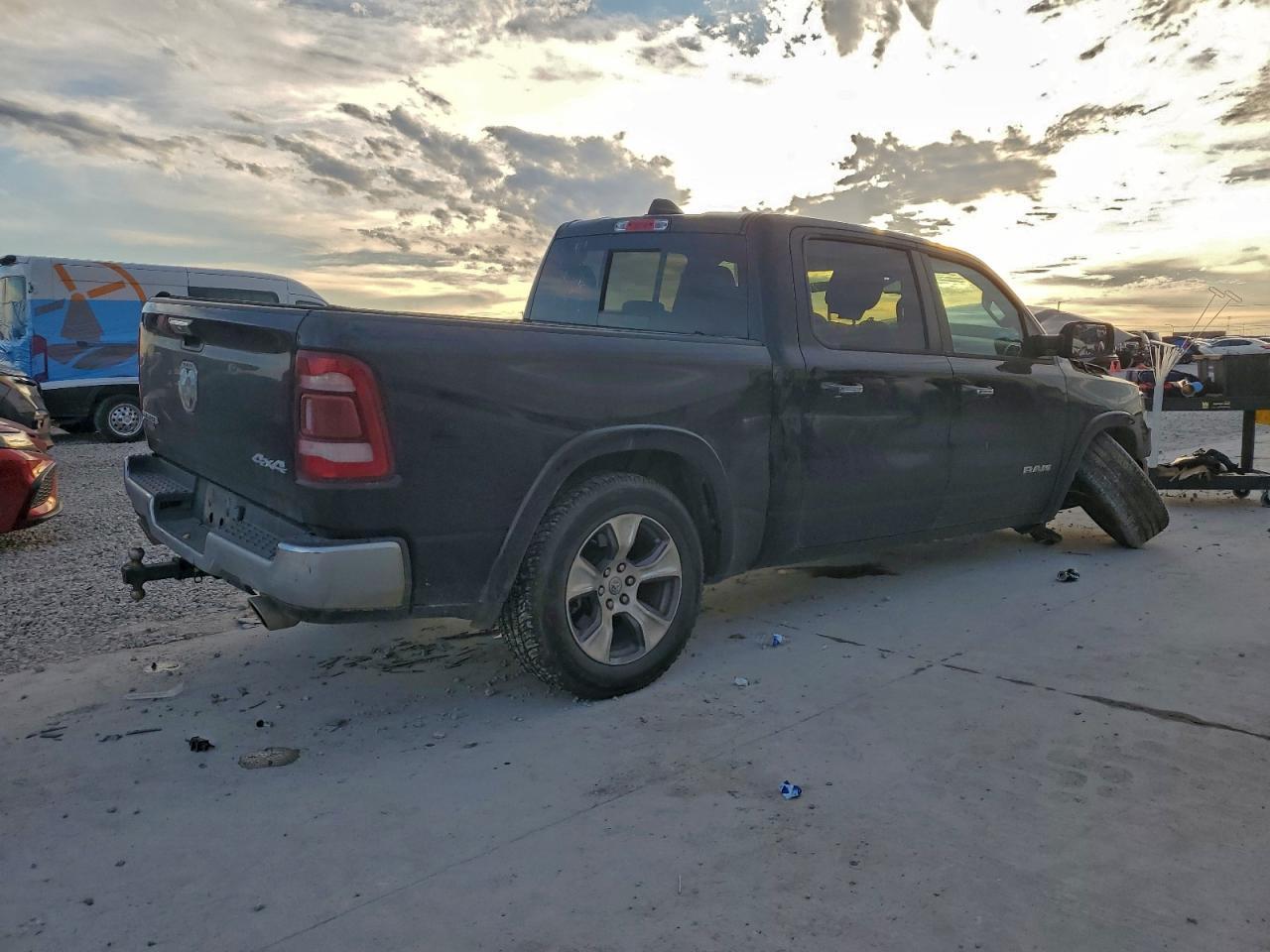 2020 Ram 1500 Laramie - Фото 3