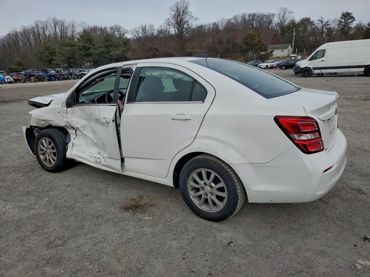 2017 Chevrolet Sonic Lt - Image 2