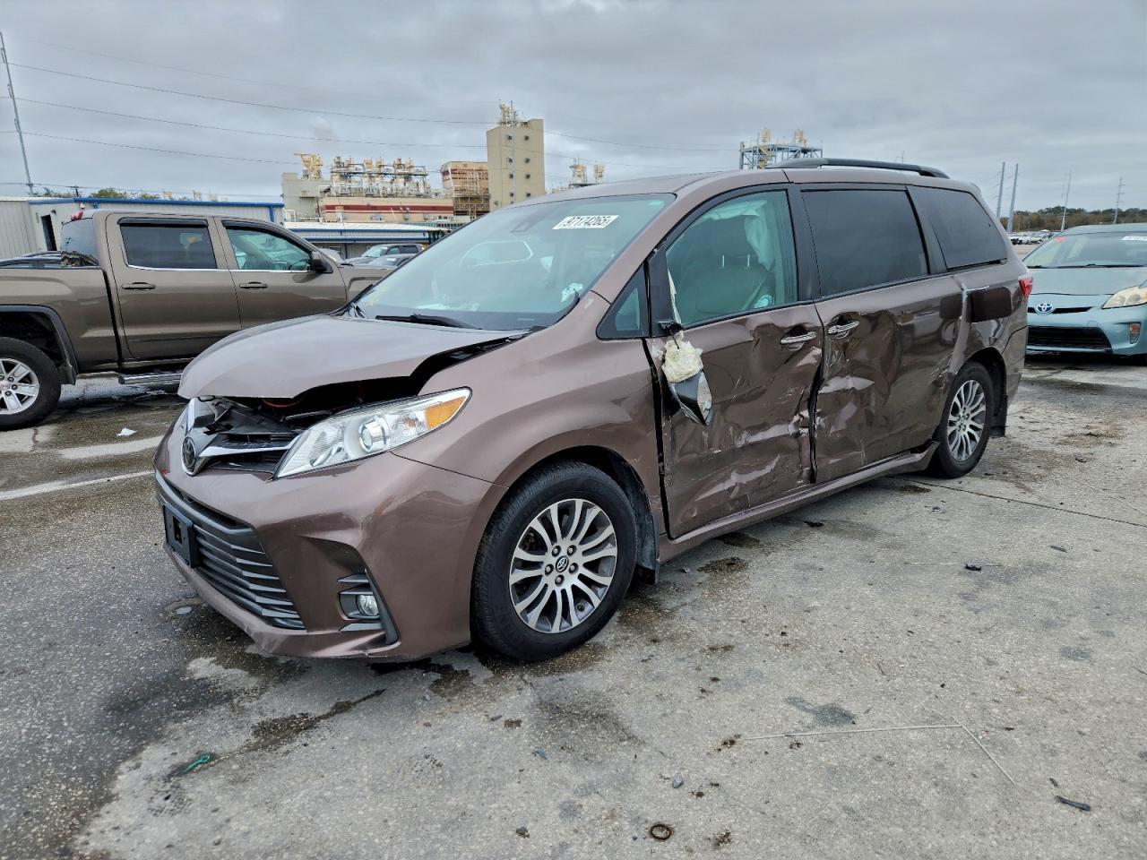 2020 Toyota Sienna Xle