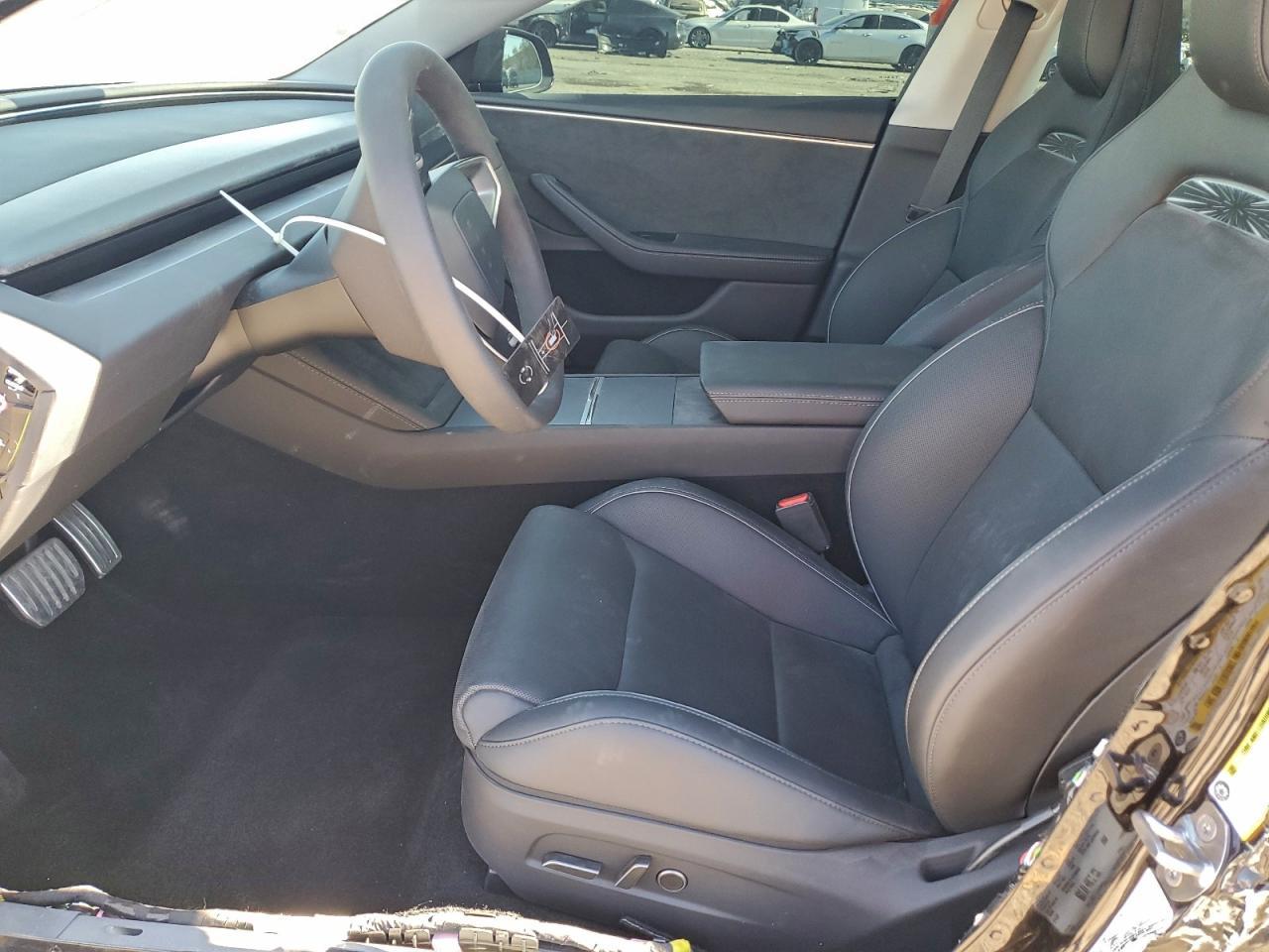 2025 Tesla Model 3 - Фото 7