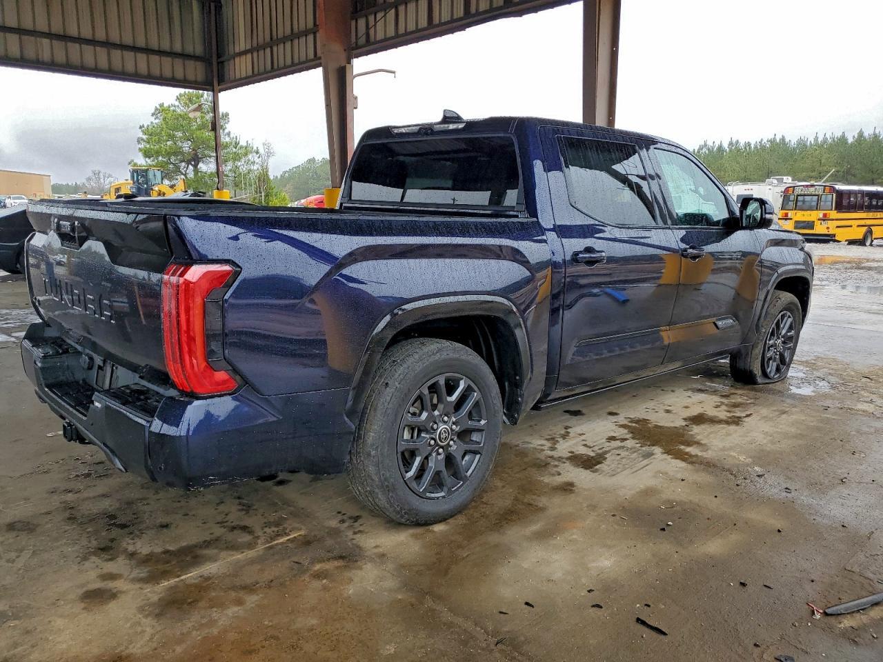 2023 Toyota Tundra Crewmax Platinum - Image 3