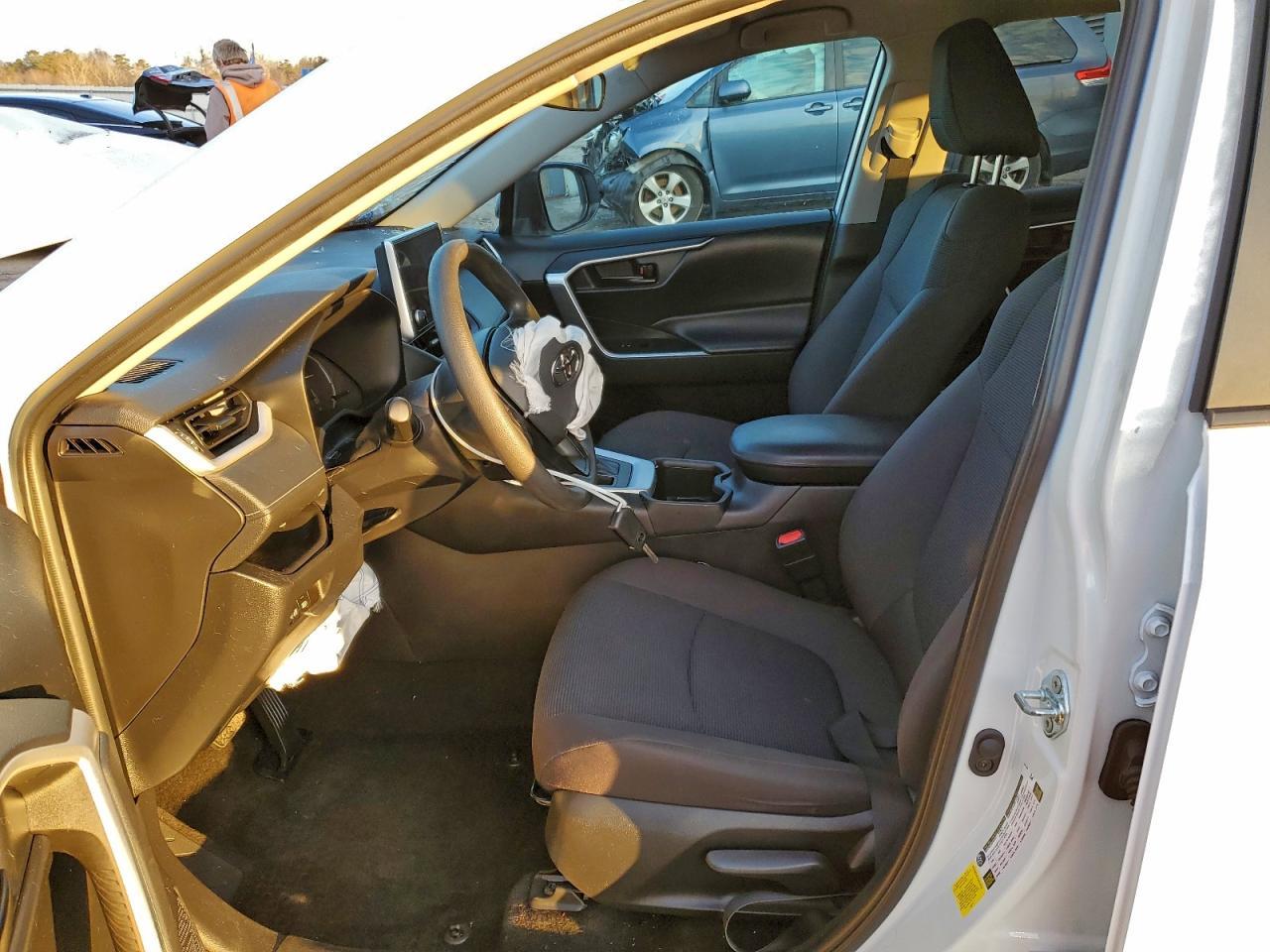 2023 Toyota Rav4 Le - Фото 7