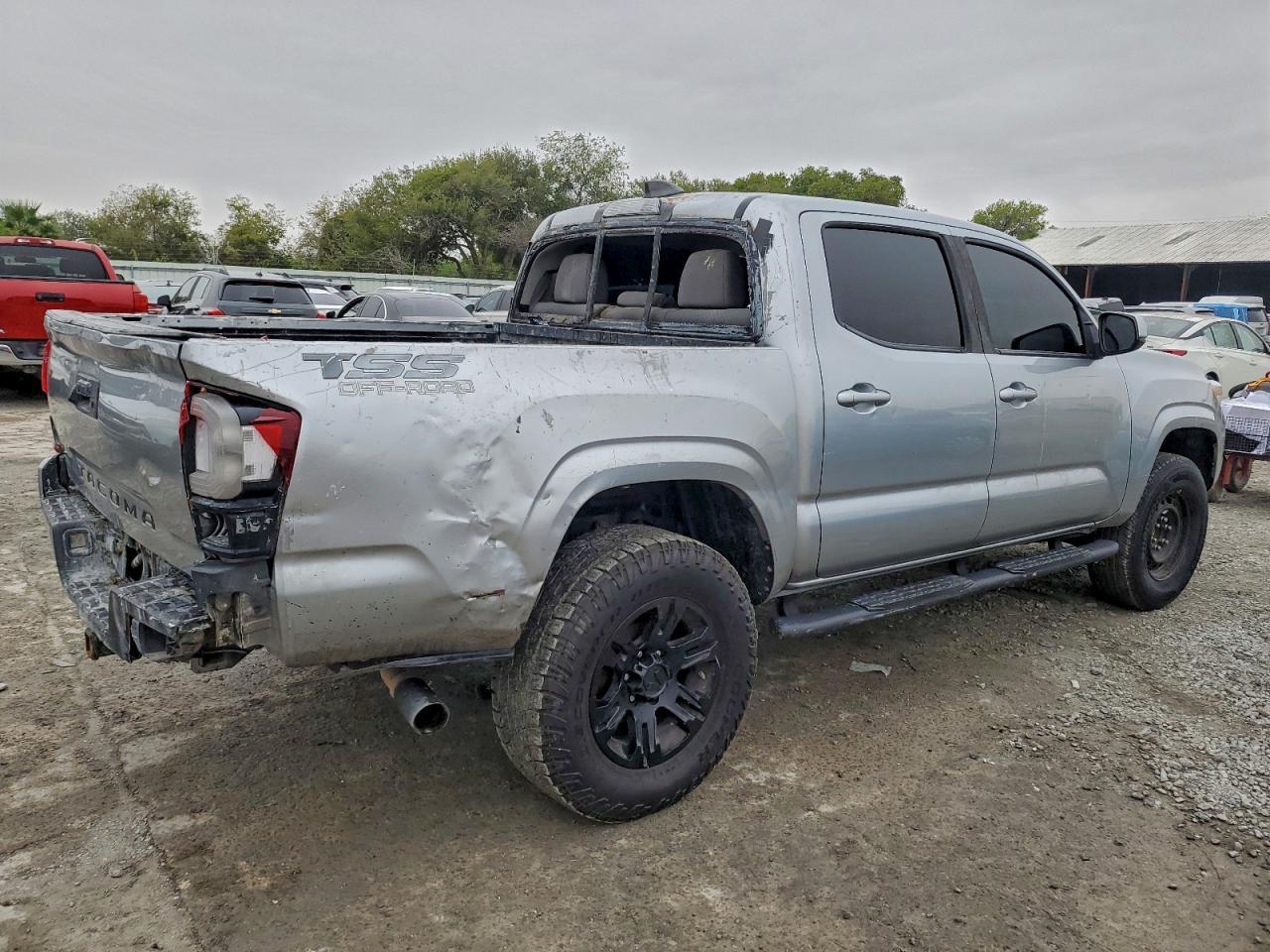 2022 Toyota Tacoma Double Cab - Image 3