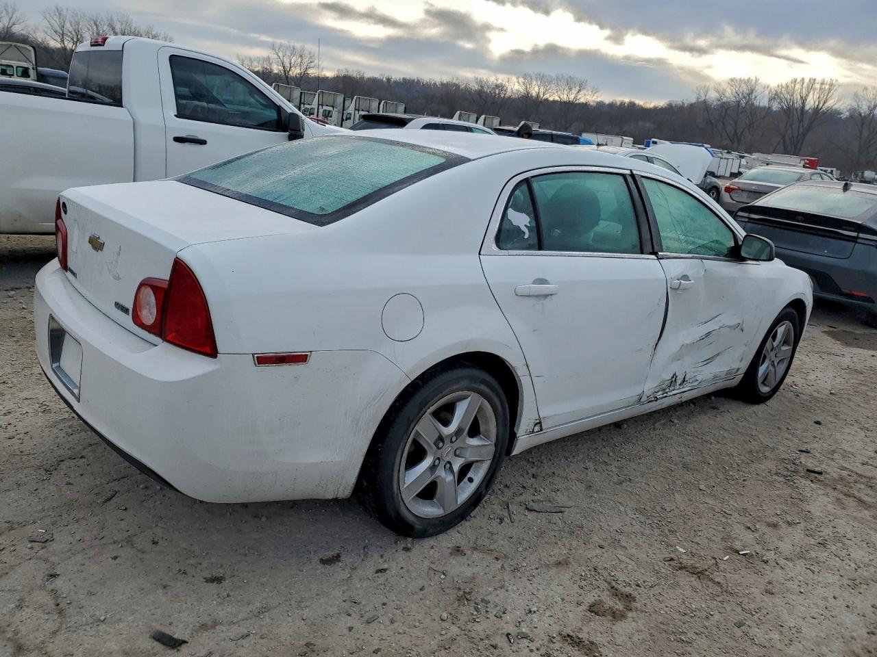 2010 Chevrolet Malibu Ls - Фото 3