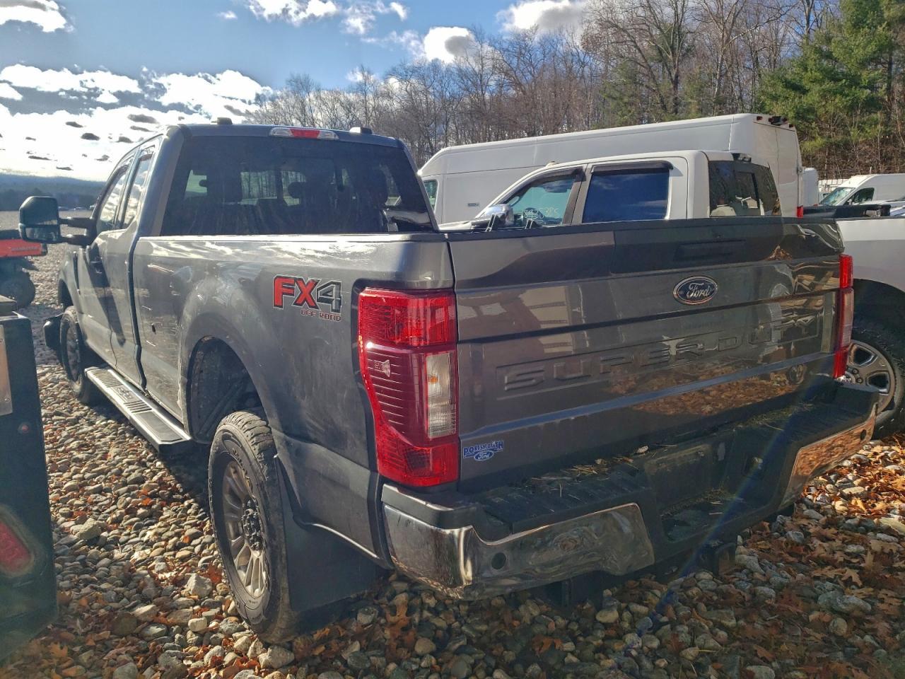 2022 Ford F350 Super Duty - Фото 2
