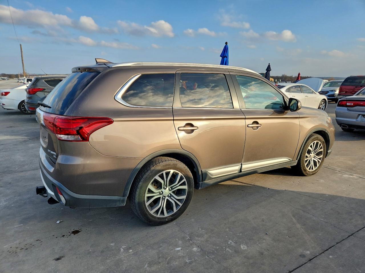 2017 Mitsubishi Outlander Se - Фото 3