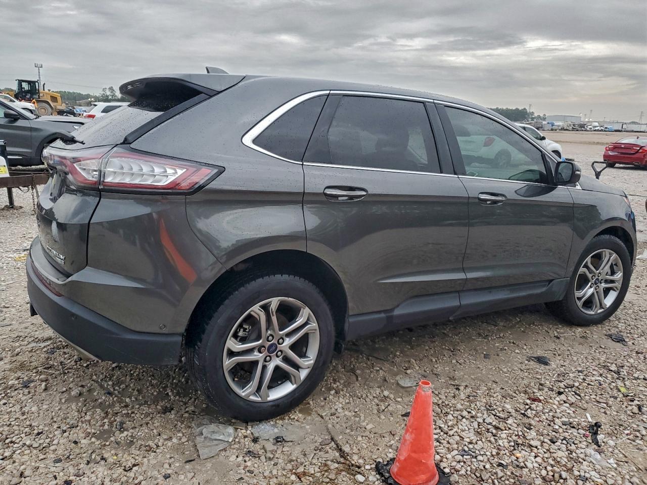 2017 Ford Edge Titanium - Image 3